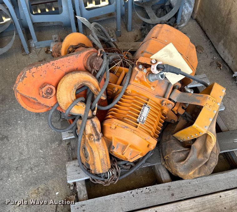 image for item DT0642 Chain hoist