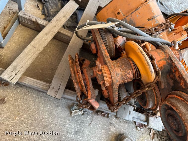 image for item DT0642 Chain hoist