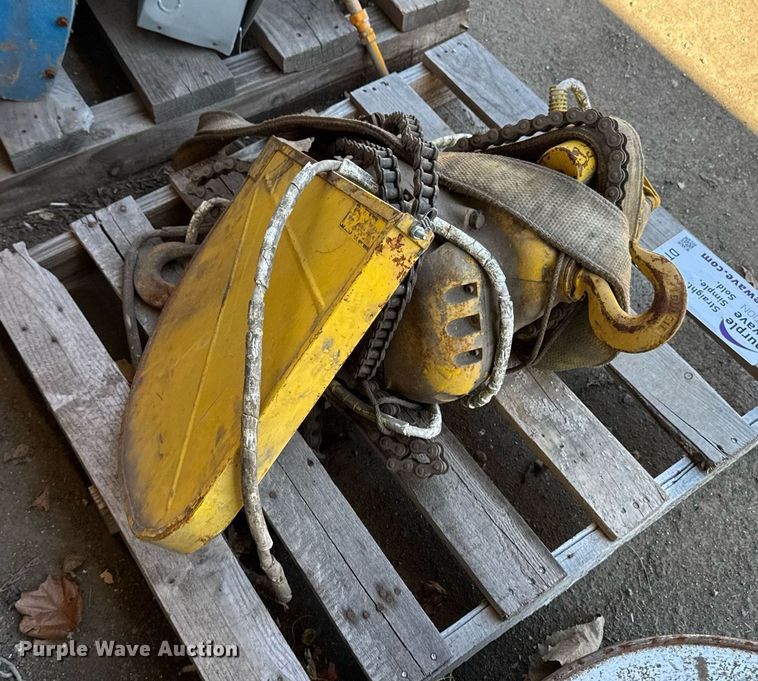 image for item DT0642 Chain hoist