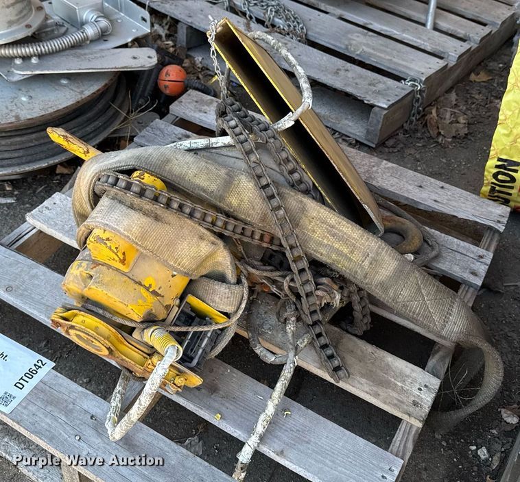image for item DT0642 Chain hoist