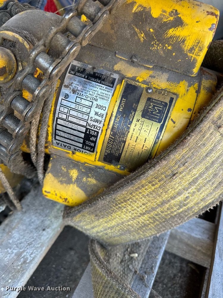 image for item DT0642 Chain hoist