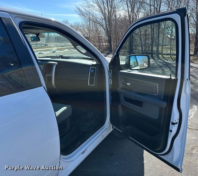 image for item DT4501 2019 Dodge Ram 1500 Classic Crew Cab pickup truck