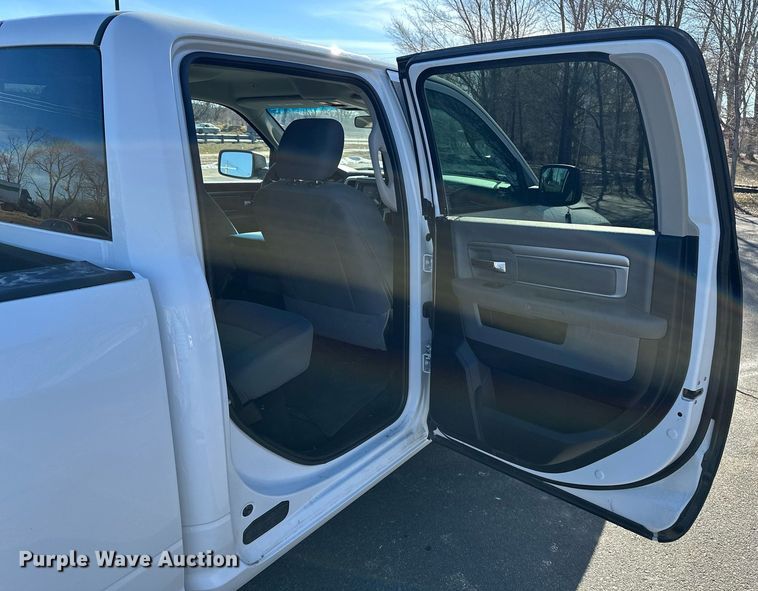 image for item DT4501 2019 Dodge Ram 1500 Classic Crew Cab pickup truck