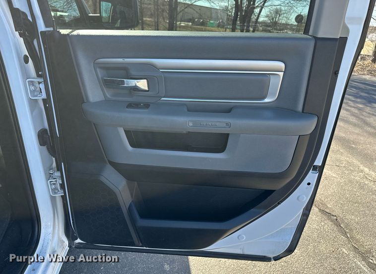 image for item DT4501 2019 Dodge Ram 1500 Classic Crew Cab pickup truck