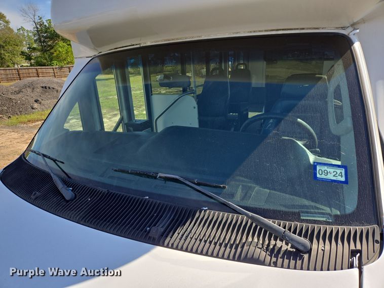 image for item DT5380 2011 Ford E350 shuttle bus