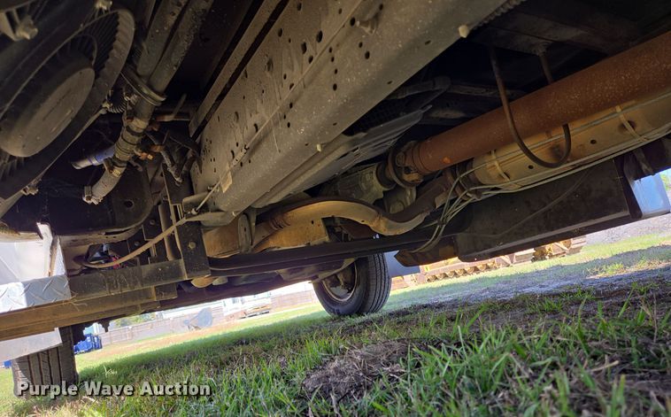 image for item DT5380 2011 Ford E350 shuttle bus