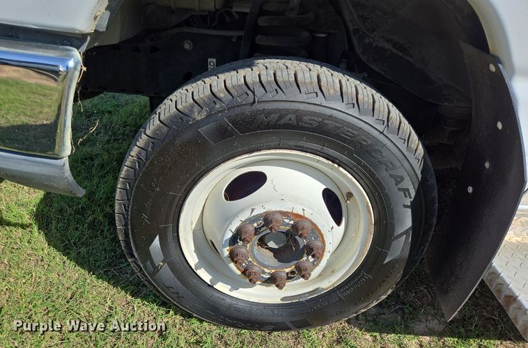 image for item DT5380 2011 Ford E350 shuttle bus