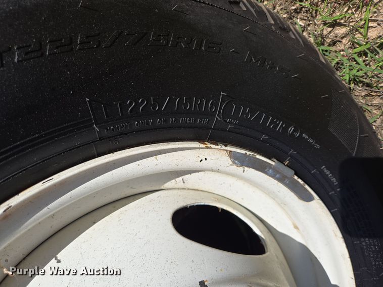 image for item DT5380 2011 Ford E350 shuttle bus