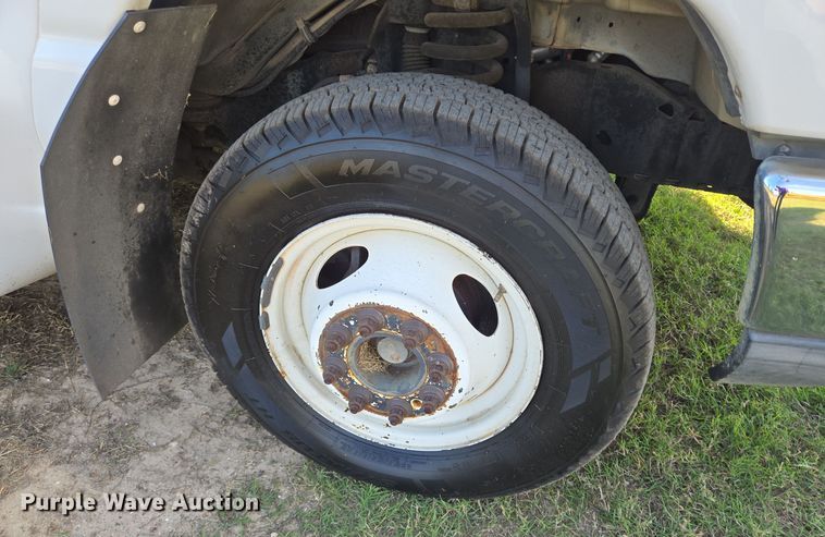 image for item DT5380 2011 Ford E350 shuttle bus