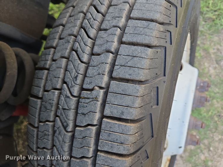 image for item DT5380 2011 Ford E350 shuttle bus