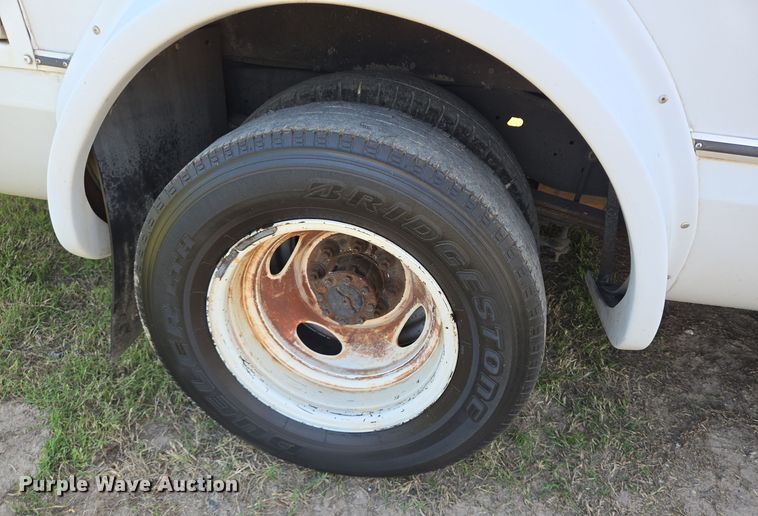 image for item DT5380 2011 Ford E350 shuttle bus