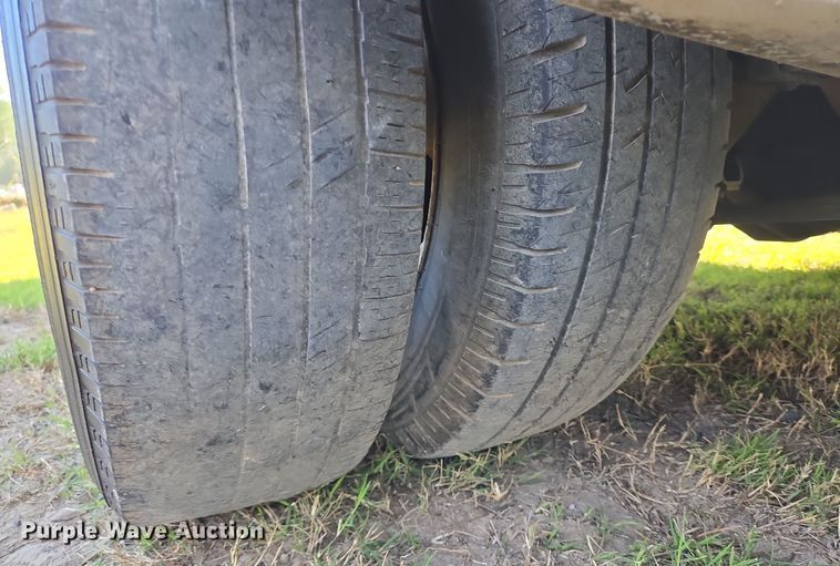 image for item DT5380 2011 Ford E350 shuttle bus