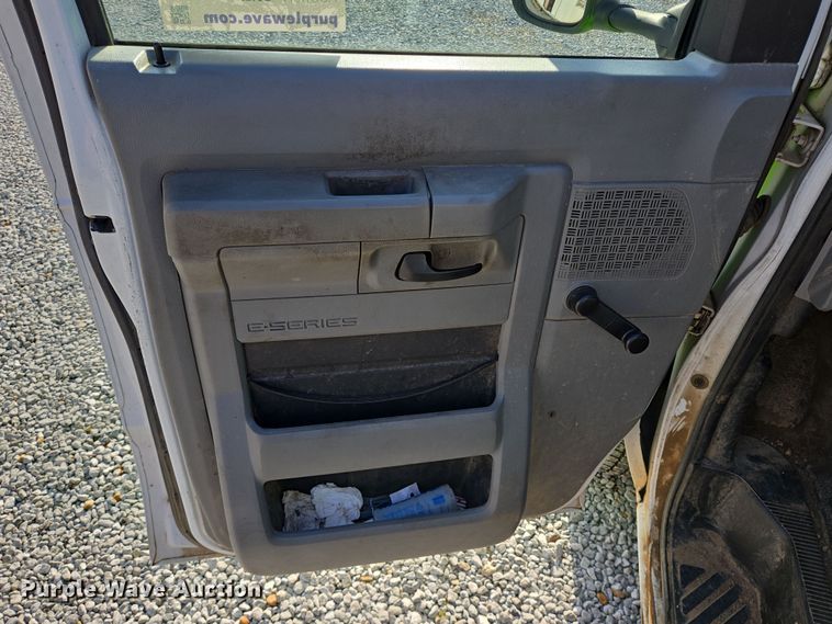 image for item DV1268 2009 Ford E150 van