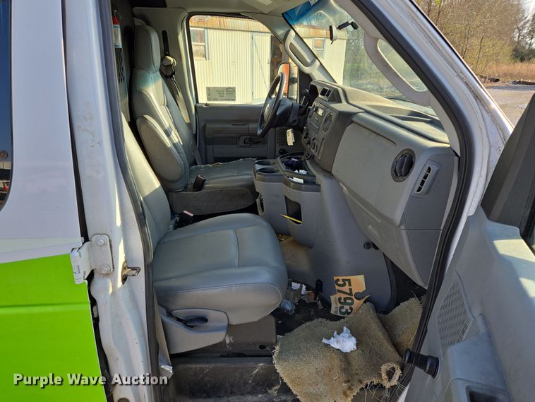 image for item DV1268 2009 Ford E150 van