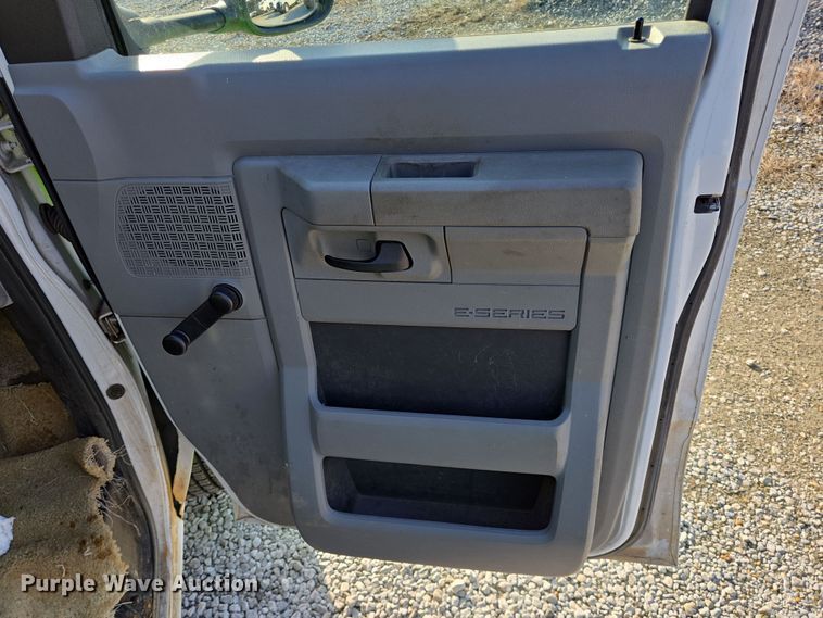 image for item DV1268 2009 Ford E150 van