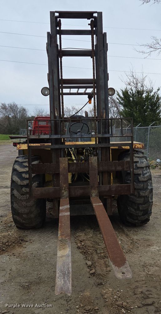 image for item DV1272 2000 Sellick SD-80 forklift