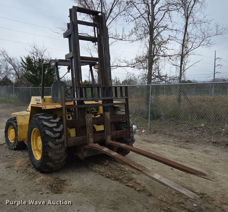 image for item DV1272 2000 Sellick SD-80 forklift