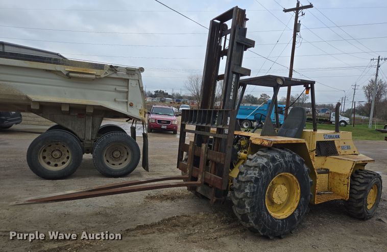 image for item DV1272 2000 Sellick SD-80 forklift