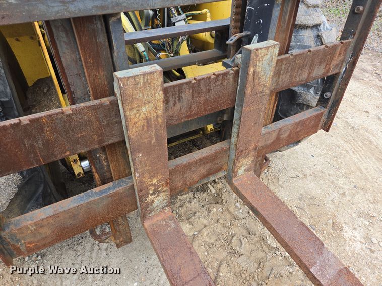 image for item DV1272 2000 Sellick SD-80 forklift