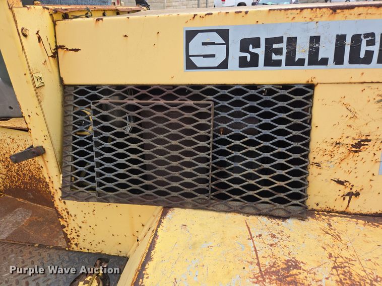image for item DV1272 2000 Sellick SD-80 forklift