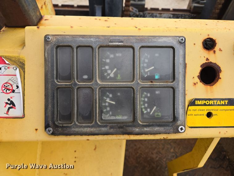 image for item DV1272 2000 Sellick SD-80 forklift