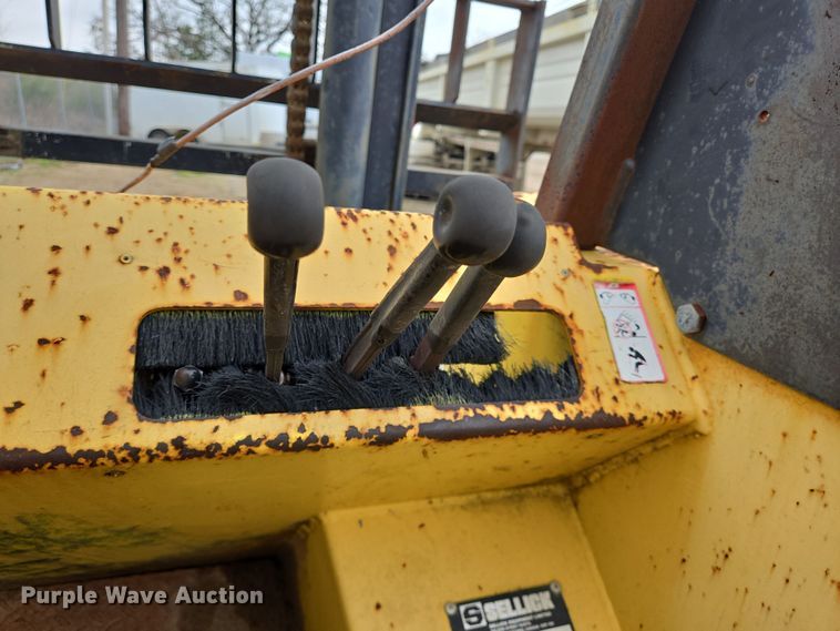 image for item DV1272 2000 Sellick SD-80 forklift