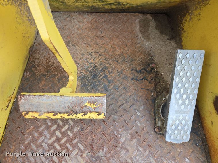 image for item DV1272 2000 Sellick SD-80 forklift