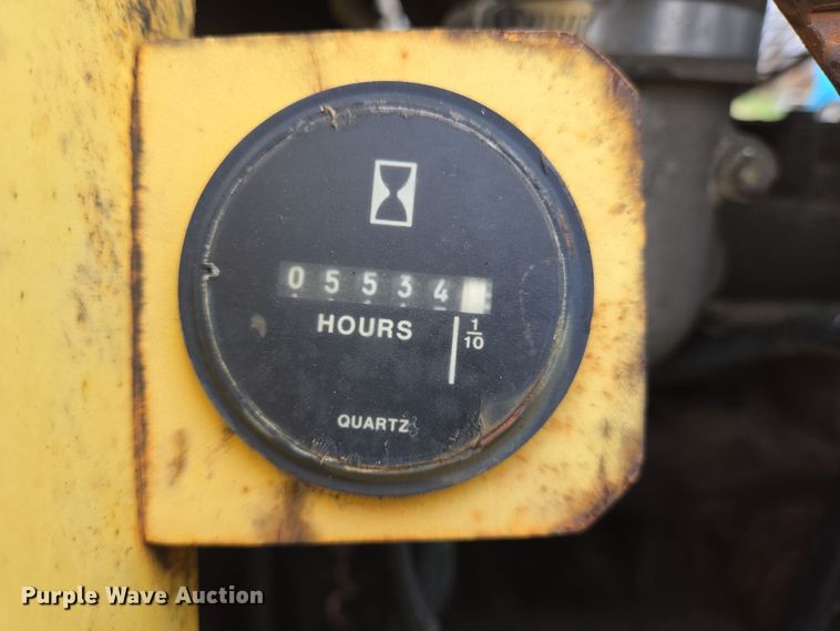 image for item DV1272 2000 Sellick SD-80 forklift