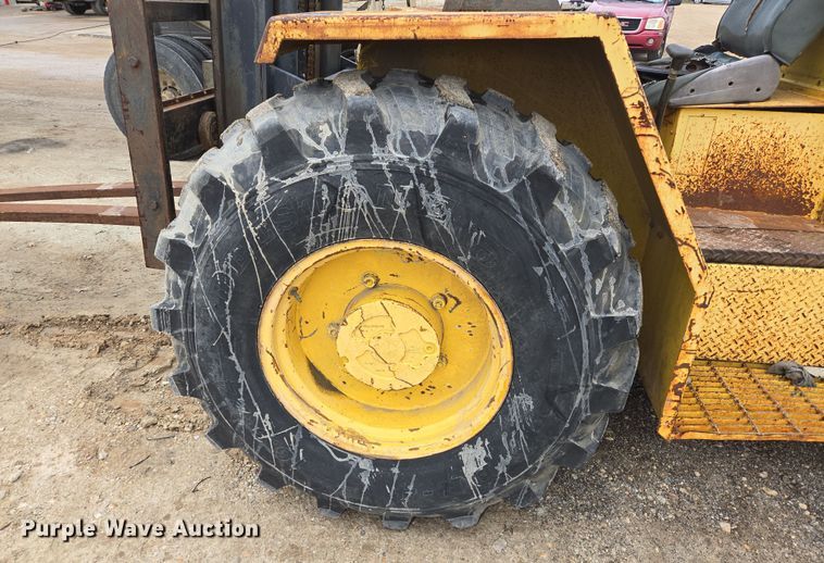 image for item DV1272 2000 Sellick SD-80 forklift