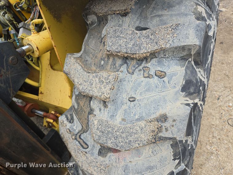 image for item DV1272 2000 Sellick SD-80 forklift