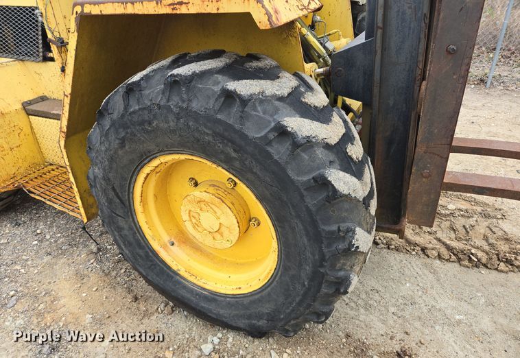 image for item DV1272 2000 Sellick SD-80 forklift