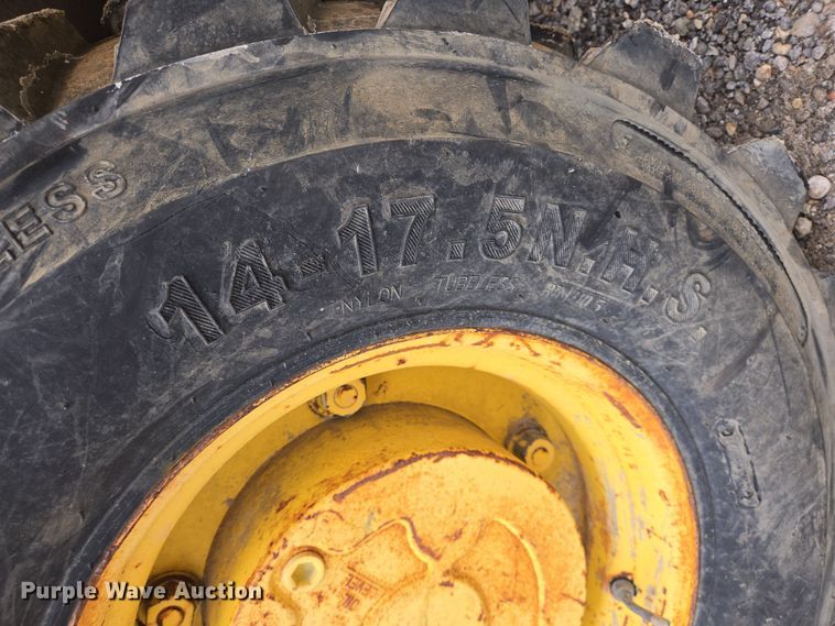 image for item DV1272 2000 Sellick SD-80 forklift