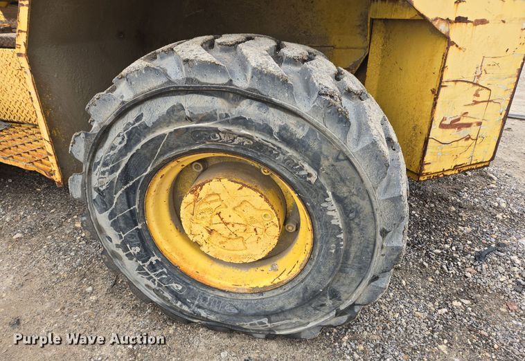 image for item DV1272 2000 Sellick SD-80 forklift