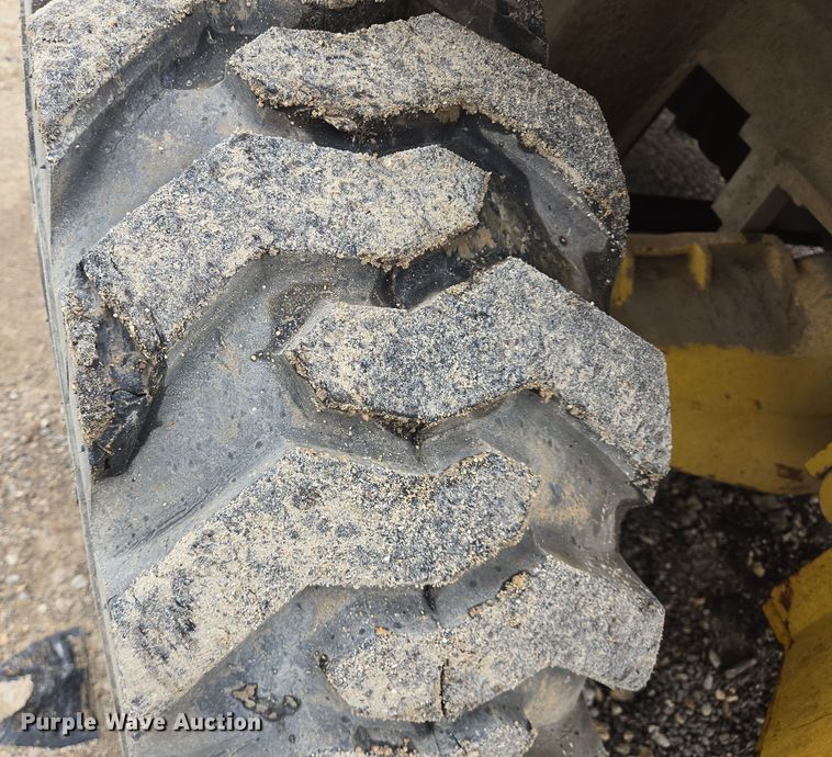 image for item DV1272 2000 Sellick SD-80 forklift