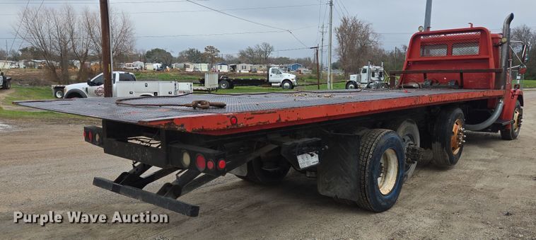 image for item DV1273 2001 Freightliner FL80 rollback truck