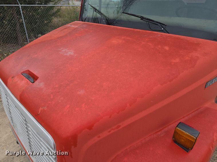 image for item DV1273 2001 Freightliner FL80 rollback truck