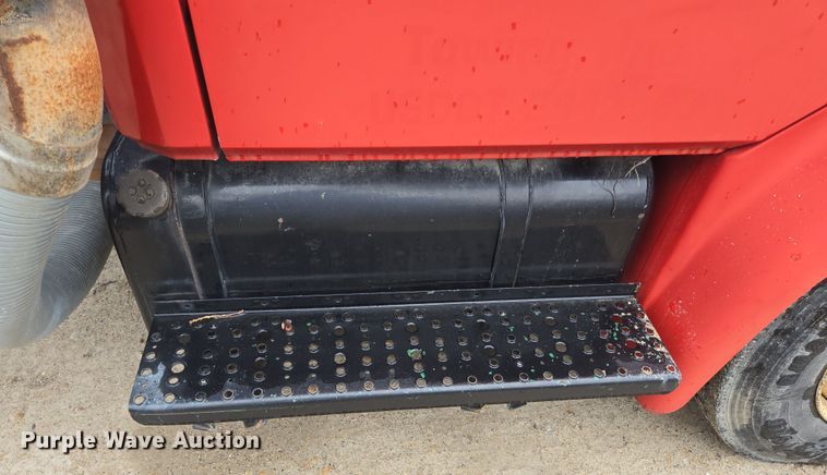 image for item DV1273 2001 Freightliner FL80 rollback truck