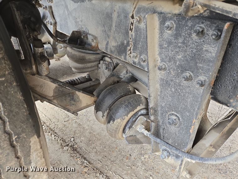 image for item DV1273 2001 Freightliner FL80 rollback truck