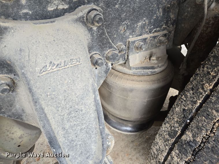 image for item DV1273 2001 Freightliner FL80 rollback truck