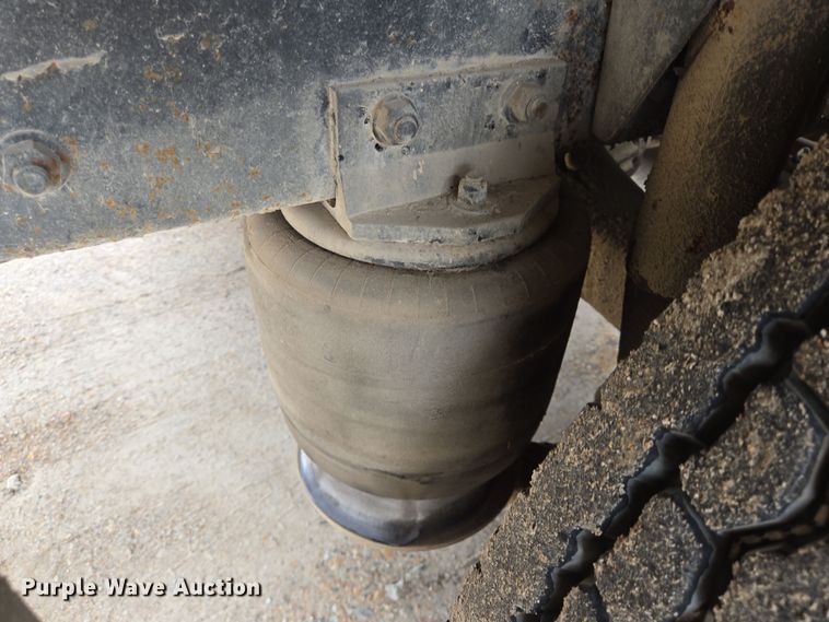 image for item DV1273 2001 Freightliner FL80 rollback truck