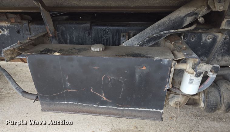 image for item DV1273 2001 Freightliner FL80 rollback truck