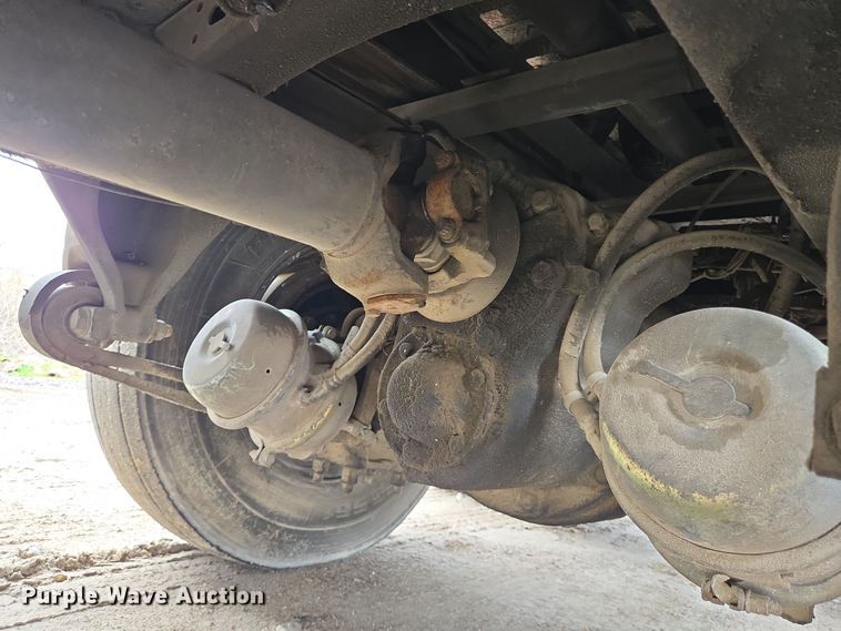 image for item DV1273 2001 Freightliner FL80 rollback truck