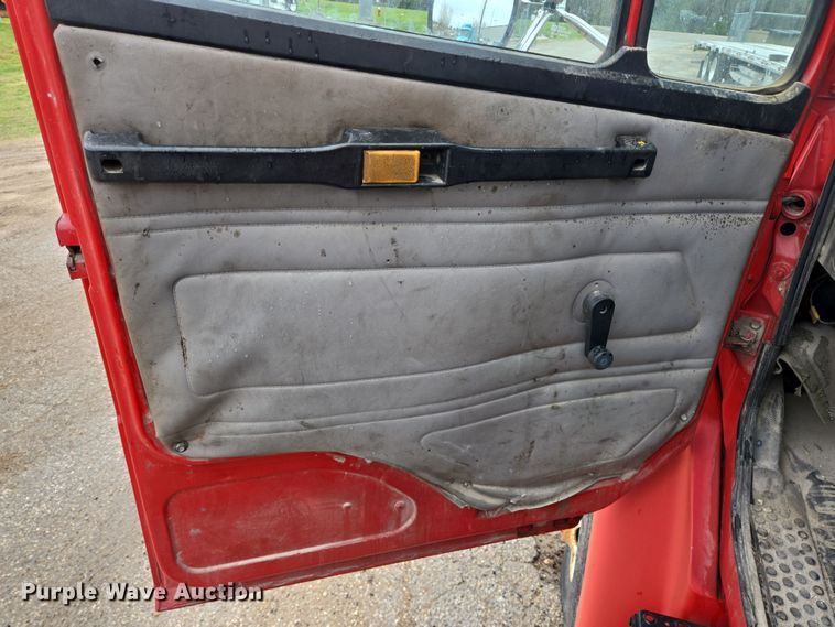 image for item DV1273 2001 Freightliner FL80 rollback truck