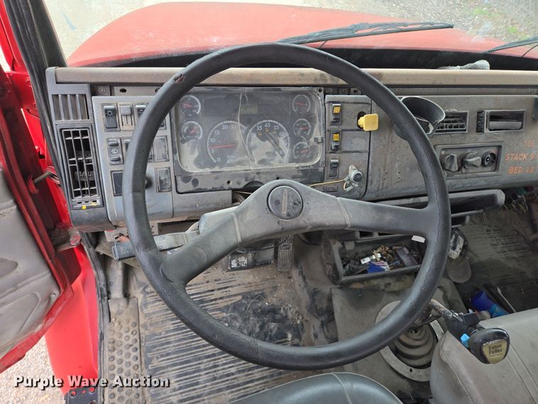 image for item DV1273 2001 Freightliner FL80 rollback truck