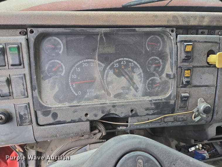 image for item DV1273 2001 Freightliner FL80 rollback truck