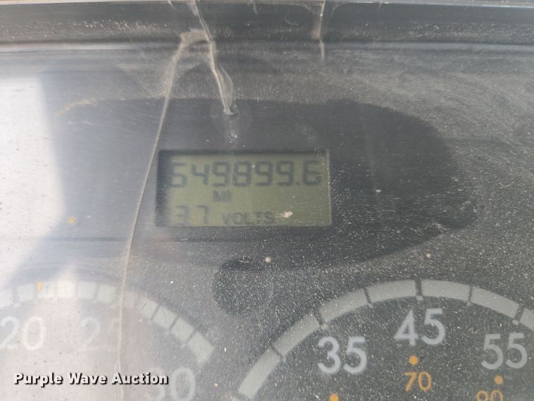 image for item DV1273 2001 Freightliner FL80 rollback truck