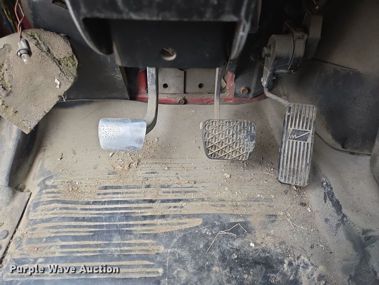 image for item DV1273 2001 Freightliner FL80 rollback truck