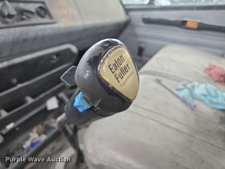 image for item DV1273 2001 Freightliner FL80 rollback truck