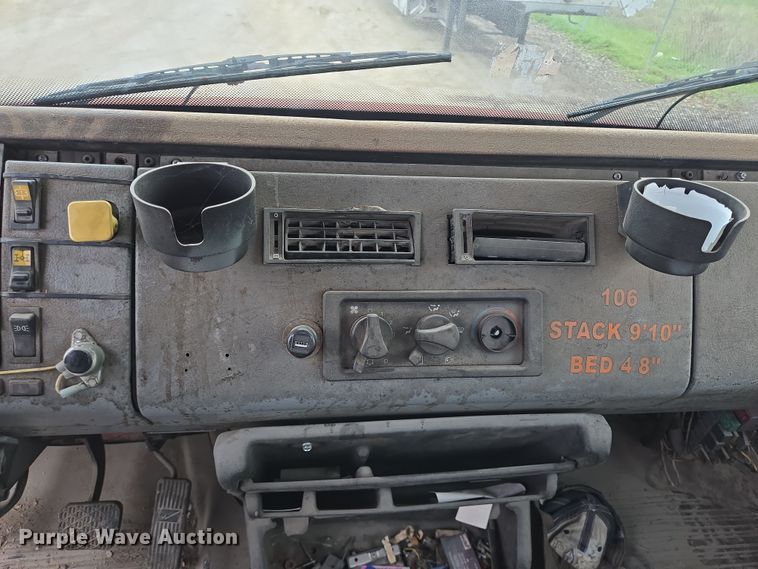 image for item DV1273 2001 Freightliner FL80 rollback truck