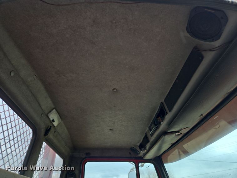 image for item DV1273 2001 Freightliner FL80 rollback truck